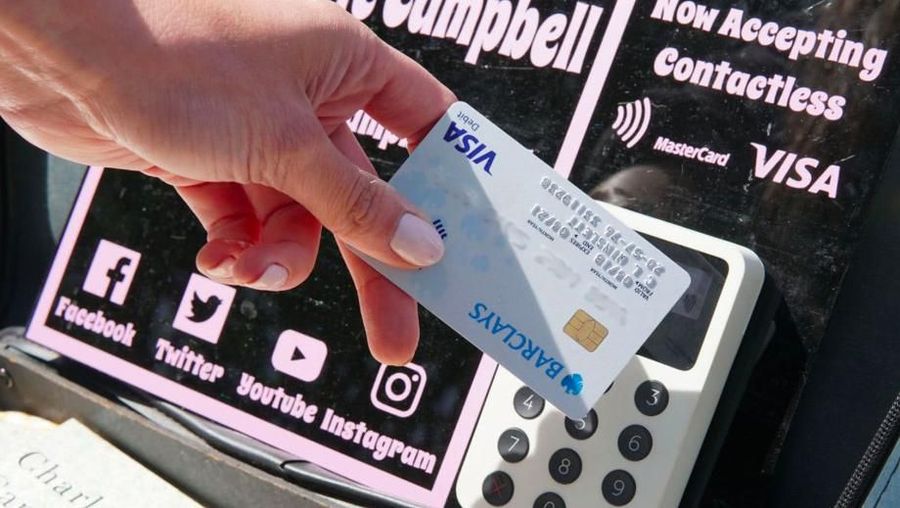 Mesin Card Reader sangat populer digunakan oleh mereka yang tidak mampu menyewa infrastruktur kartu kredit.