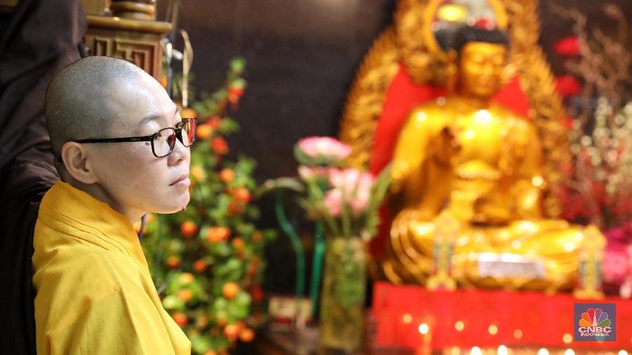 Ribuan umat budha di Jakarta Barat melaksanakan perayaan Waisak di Wihara Ekayana Arama, Duri Kepa, Jakarta Barat, Selasa (29/5/2018). Suasana berlangsung khidmat.