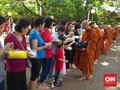 Ritual Pindapata Awali Perayaan Waisak di Wihara Dharmmacakka