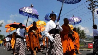 VIDEO: Kirab Budaya Waisak, Penghormatan untuk Sang Buddha