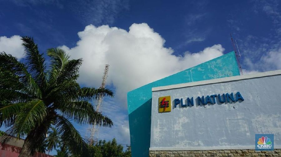 Sebanyak 13 desa di Kabupaten Natuna berhasil dilistriki PLN dan terdapat enam lokasi yang jam nyala listriknya ditingkatkan menjadi 24 jam.