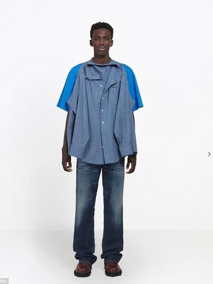 Balenciaga Rilis Kemeja Nempel di Kaus yang Bikin Netizen Bingung Balenciaga Rilis Kemeja Nempel di Kaus yang Bikin Netizen Bingung