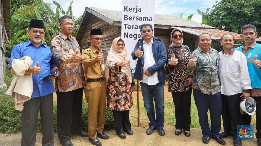 Sebanyak 13 desa di Kabupaten Natuna berhasil dilistriki PLN dan terdapat enam lokasi yang jam nyala listriknya ditingkatkan menjadi 24 jam.