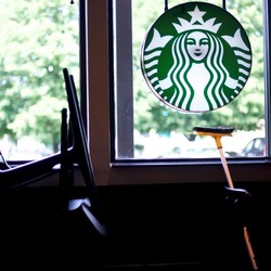 Starbucks, Nike & Boeing Tak Menarik Lagi di Mata Investor, Ada Apa?