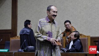 Saat Fredrich Berlebaran dengan Jaksa KPK di Ruang Sidang