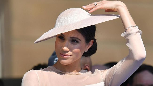 Hasil gambar untuk meghan markle gaya rambut baru