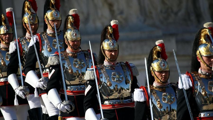 Orang-orang Italia merayakan Hari Republik yang dikenal sebagai Hari Republik di Italia