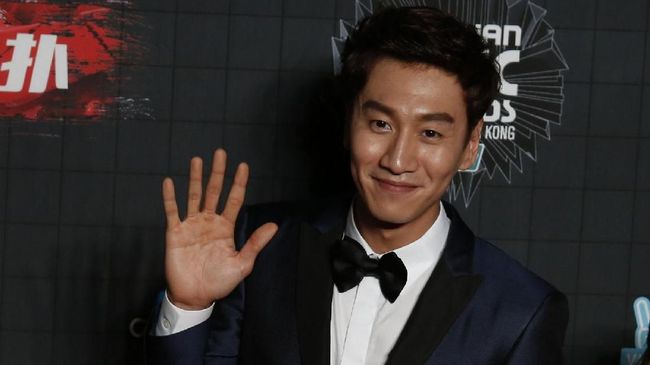 Lee Kwang Soo Punya Kepribadian yang Berbeda di Dunia Nyata