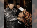 Cium Tangan Gatot untuk SBY di Tengah Dilema Partai Pengusung