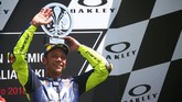 Valentino Rossi kembali naik podium di MotoGP Italia setelah kali terakhir terjadi pada musim 2015. Finis ketiga membuat Rossi naik ke posisi dua klasemen sementara MotoGP 2018 terpaut 23 poin dari Marc Marquez. (REUTERS/Alessandro Bianchi)
