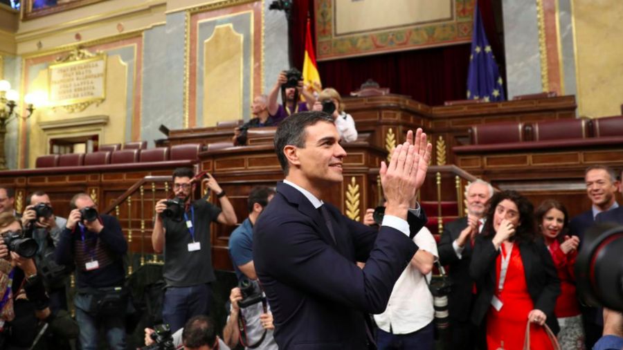 Netizen teralihkan perhatiannya oleh wajah Perdana Menteri Spanyol Pedro Sanchez yang menurut mereka tampan.