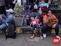 FOTO: Geliat Pemudik di Pasar Senen