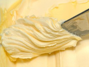Viral Margarin Jadi Skincare Bikin Glowing, Dokter Jelaskan Bahayanya