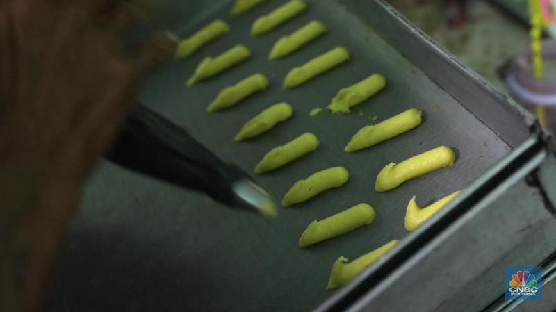 Harga kue yang dijual ke agen sekitar Rp. 50.000 hingga Rp. 70.000.