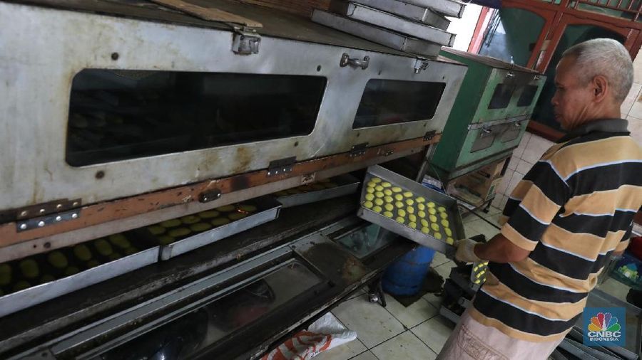 Harga kue yang dijual ke agen sekitar Rp. 50.000 hingga Rp. 70.000.