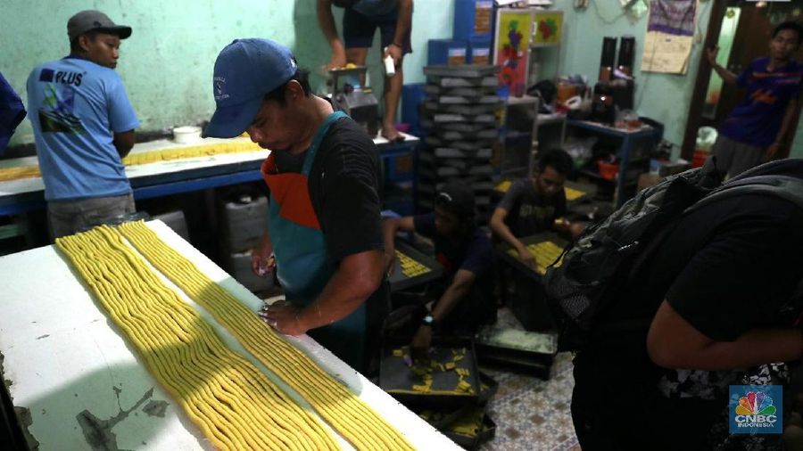 Harga kue yang dijual ke agen sekitar Rp. 50.000 hingga Rp. 70.000.