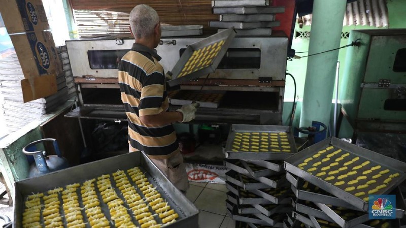 Harga kue yang dijual ke agen sekitar Rp. 50.000 hingga Rp. 70.000.