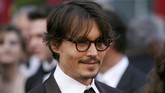 Johnny Depp selalu tampil bugar meski matanya semakin menyiratkan rona misterius seiring usianya berjalan, seperti ketika ia datang di acara Academy Awards 2008. Ia mendapatkan nominasi Best Actor berkat perannya di 'Sweeny Todd:The Demon Barber of Fleet Street'. (REUTERS/Lucas Jackson)
