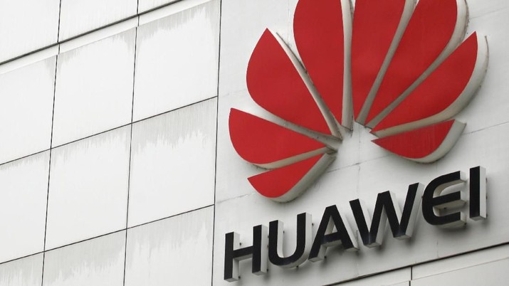 Huaweii FILE PHOTO: The logo of the Huawei Technologies Co. Ltd. is seen outside its headquarters in Shenzhen, Guangdong province, April 17, 2012. REUTERS/Tyrone Siu