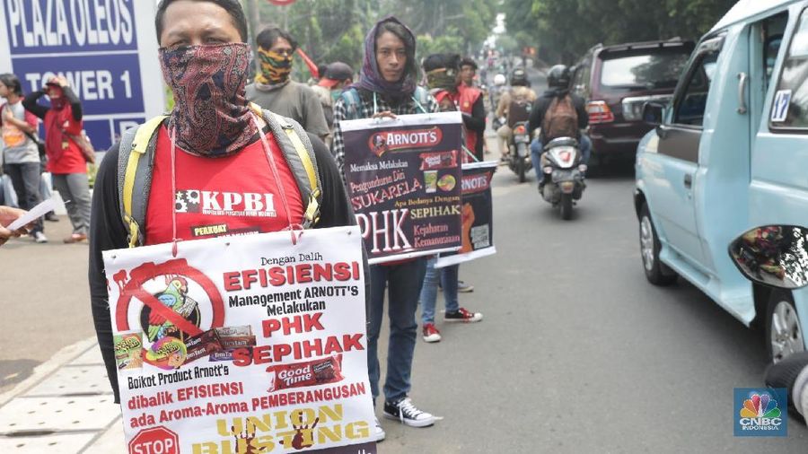 KSPI mencatat terjadi ancaman PHK di berbagai sektor industri.