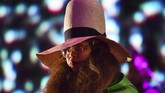 Acara Field Day Festival kurang lengkap bila tak berlangsung sampai malam. Musisi Erykah Badu pun menemani pengunjung acara tersebut pada 1 Juni malam. (REUTERS/Dylan Martinez)
