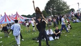 Setiap tahunnya, Field Day Festival di adakan di taman di London. Acara pertama kali diadakan pada 11 Agustus 2007 di Victoria Park, London. (REUTERS/Dylan Martinez)