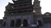 Umat Islam Ningxia saling bercengkrama usai mengikuti salat Ashar. Masjid Najiahu yang merupakan pusat ibadah sekitar 5.000 warga Muslim yang menetap di Ningxia.