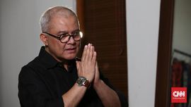 Hijrah Itang Yunasz ke Busana Muslim dan Tanah Abang