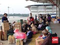 Terminal Pulo Gebang Dipadati Pemudik
