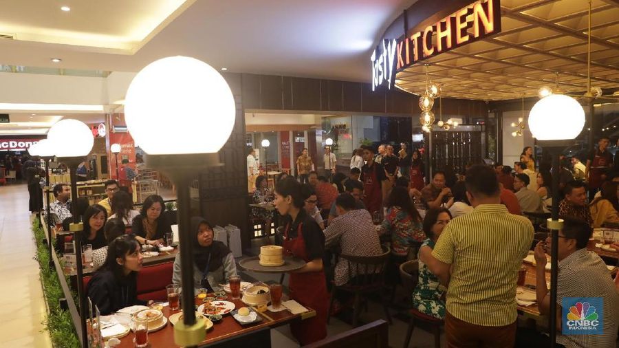 Bisnis kuliner di Jakarta memang sangat menyenangkan untuk dieksplorasi. Berbagai restoran baru terus bermunculan, menghadirkan opsi tempat makan yang tak ada habisnya bagi para penikmat makan di ibu kota. Tak hanya itu berbagai jenis makanan baru pun menjadi kegemaran tersendiri bagi penikmat makan. 
ditengah berkembangnya bisnis kuliner, PT Trans Food & Beverage meluncurkan satu merk restoran terbaru yang semakin melengkapi variasi bisnis kuliner CT Corpora. TASTY Kitchen The Real Taste of Hong kong merupakan restaurant asian food dimana menu makanannya menggunakan resep khas hidangan Hong Kong. Ber-operasi mulai tanggal 7 Juni 2018, Transmart Cempaka Putih Jakarta menjadi Lokasi pilihan toko pertama TASTY Kitchen. TASTY Kitchen merupakan restoran dengan konsep open kitchen dimana konsep ini kerap dilakukan oleh restoran- restoran di Hong Kong, sehingga konsep ini diharapkan dapat menghadirkan pengalaman bersantap layaknya di Hong Kong
Hadir untuk masyarakat Jakarta yang gemar bersantap diluar rumah dengan suasana berbeda, berbagai menu khas yang dimasak langsung oleh Chef andalan kami dari Hong Kong yang berpengalaman puluhan tahun di berbagai restaurant di Hong Kong menjadi andalan TASTY kitchen, seperti Hong Kong dimsum dimana memiliki cita rasa yang berbeda dengan dimsum lainnya, congee, wonton noodle, ayam sechuan, dan berbagai menu lainnya. Untuk dapat memenuhi kebutuhan customer, TASTY Kitchen hadir dengan makanan dan minuman dengan kualitas lebih baik dan dengan harga yang terjangkau dengan kisaran harga mulai Rp. 9.000 hingga Rp. 50.000 an. (v)