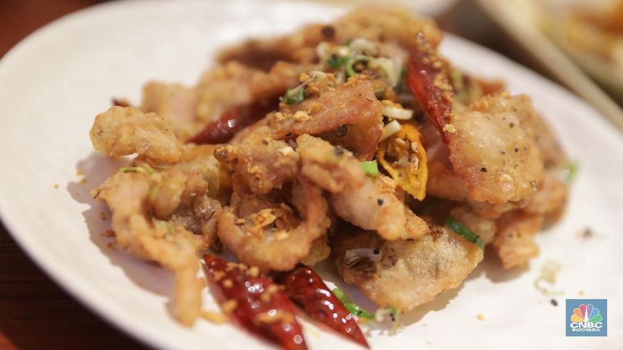 Bisnis kuliner di Jakarta memang sangat menyenangkan untuk dieksplorasi. Berbagai restoran baru terus bermunculan, menghadirkan opsi tempat makan yang tak ada habisnya bagi para penikmat makan di ibu kota. Tak hanya itu berbagai jenis makanan baru pun menjadi kegemaran tersendiri bagi penikmat makan. 
ditengah berkembangnya bisnis kuliner, PT Trans Food & Beverage meluncurkan satu merk restoran terbaru yang semakin melengkapi variasi bisnis kuliner CT Corpora. TASTY Kitchen The Real Taste of Hong kong merupakan restaurant asian food dimana menu makanannya menggunakan resep khas hidangan Hong Kong. Ber-operasi mulai tanggal 7 Juni 2018, Transmart Cempaka Putih Jakarta menjadi Lokasi pilihan toko pertama TASTY Kitchen. TASTY Kitchen merupakan restoran dengan konsep open kitchen dimana konsep ini kerap dilakukan oleh restoran- restoran di Hong Kong, sehingga konsep ini diharapkan dapat menghadirkan pengalaman bersantap layaknya di Hong Kong
Hadir untuk masyarakat Jakarta yang gemar bersantap diluar rumah dengan suasana berbeda, berbagai menu khas yang dimasak langsung oleh Chef andalan kami dari Hong Kong yang berpengalaman puluhan tahun di berbagai restaurant di Hong Kong menjadi andalan TASTY kitchen, seperti Hong Kong dimsum dimana memiliki cita rasa yang berbeda dengan dimsum lainnya, congee, wonton noodle, ayam sechuan, dan berbagai menu lainnya. Untuk dapat memenuhi kebutuhan customer, TASTY Kitchen hadir dengan makanan dan minuman dengan kualitas lebih baik dan dengan harga yang terjangkau dengan kisaran harga mulai Rp. 9.000 hingga Rp. 50.000 an. (CNBC Indonesia/Muhammad Sabki)