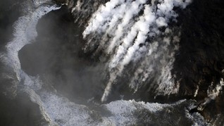Lava Keringkan Danau Terbesar Hawaii dalam Hitungan Jam