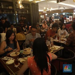 Dahsyatnya PSBB: Resto Rugi Rp20 T, 200 Ribu Pekerja Nganggur
