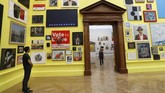Selain itu ada pula karya Banksy, yang mengubah poster Brexit ‘Vote Leave’ menjadi ‘Vote to Love.’ (REUTERS/Peter Nicholls)