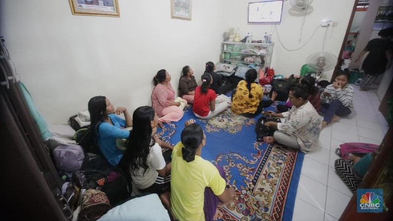 Musim mudik lebaran banyak dimanfaatkan bagi para pembantu infal untuk mengais rejeki.