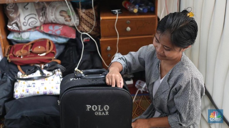Musim mudik lebaran banyak dimanfaatkan bagi para pembantu infal untuk mengais rejeki.
