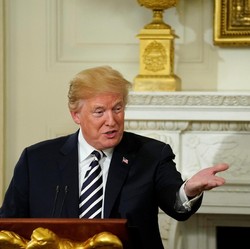 Siap Bertemu Kim, Trump Telah Mendarat di Singapura