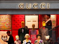 Tak Perlu Kartu Kredit, Beli Gucci Bisa Pakai Bitcoin!