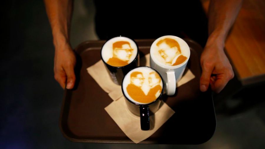 Sebuah kafe di Korea Selatan menyediakan latte bergambar wajah pemimpin Korea Utara, Kim Jong Un.