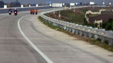 Sejumlah kendaraan melintasi jalan tol fungsional Tegal-Pemalang, di Kabupaten Tegal, Jawa Tengah, Sabtu (2/6). Menurut pengelola Pejagan Pemalang Toll Road (PPTR), jalan tol fungsional Tegal-Pemalang sepanjang 26,9 km akan mulai dibuka pada H-10 Lebaran dan pengendara tidak akan dipungut biaya tarif tol. (ANTARA FOTO/Oky Lukmansyah).