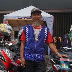 Suka Muncul Mendadak, Segini Pendapatan Juru Parkir Indomaret