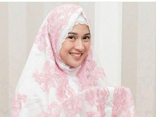 Opsi 7 Mukena Cantik dari Brand Dian Sastrowardoyo Hingga Nagita Slavina 1 Opsi 7 Mukena Cantik dari Brand Dian Sastrowardoyo Hingga Nagita Slavina 1