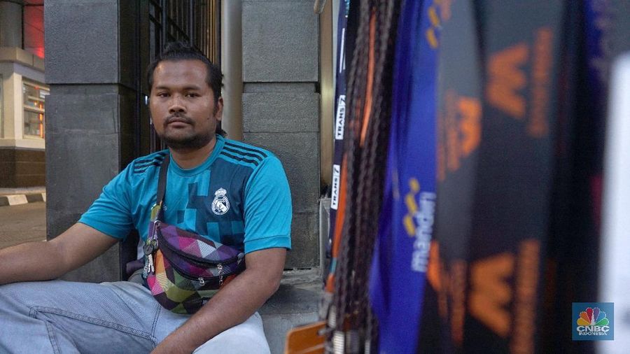 THR atau Tunjangan Hari Raya banyak ditunggu saat momen lebaran. Lalu,  bagaimana cerita mereka yang bekerja di sektor informal dan tak pernah mencicipi THR?