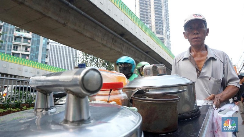 THR atau Tunjangan Hari Raya banyak ditunggu saat momen lebaran. Lalu,  bagaimana cerita mereka yang bekerja di sektor informal dan tak pernah mencicipi THR?