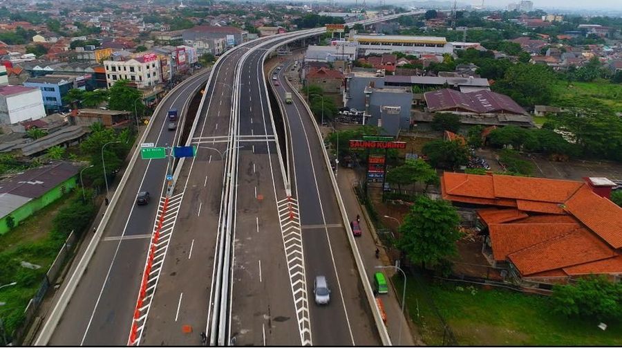 Bogor- Menteri Pekerjaan Umum dan Perumahan Rakyat (PUPR) Basuki Hadimuljono, Kamis (7/6/2018) meresmikan jalan tol Bogor Outer Ring Road (BORR) seksi IIB dari Kedung Badak ke Yasmin sepanjang ruas 2,65 kilometer. Menteri Basuki mengungkapkan, peresmian tol tersebut atas perintah Presiden Joko Widodo, yang pada saat yang bersamaan meresmikan terminal baru Bandara Ahmad Yani di Semarang. (Biro Komunikasi Publik Kementerian PUPR)