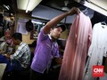 FOTO: Berkah Lebaran Penjahit Baju Pasar Atom