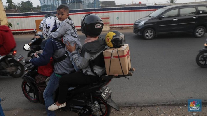 PT. Jasa Marga mencatat hingga Minggu, 10 Juni 2018 pukul 13.00 WIB terpantau 28.129 kendaraan telah keluar dari Jakarta melalui Gerbang Tol (GT) Cikarang Utama