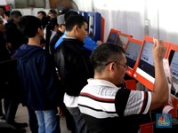 Siang Ini, Naik KRL Sudah Bisa Pakai Tiket Kartu