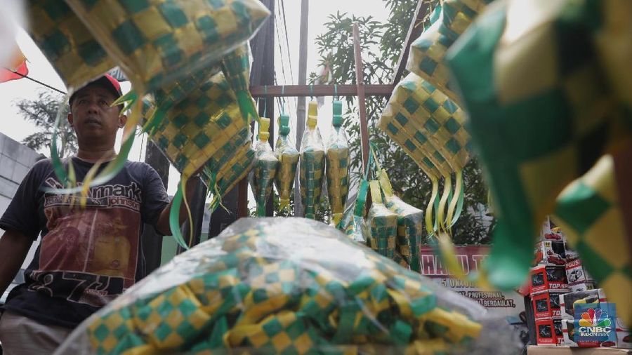 Harga yang dijual cukup variatif dari Rp 20.000 hingga Rp 150.000, bergantung ukuran dan pesanan.