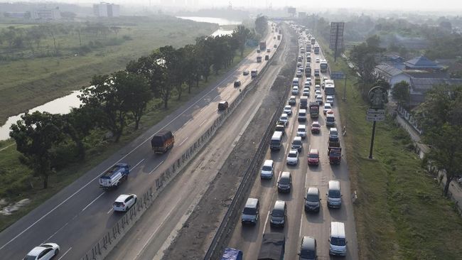 Waspada 'Microsleep' Saat Melaju di Tol